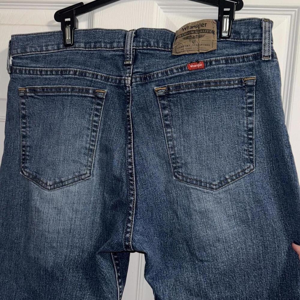 Wrangler Men's Blue and Navy Jeans